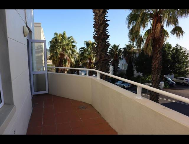 2 BEDROOM PROPERTY TO RENT IN VREDEHOEK